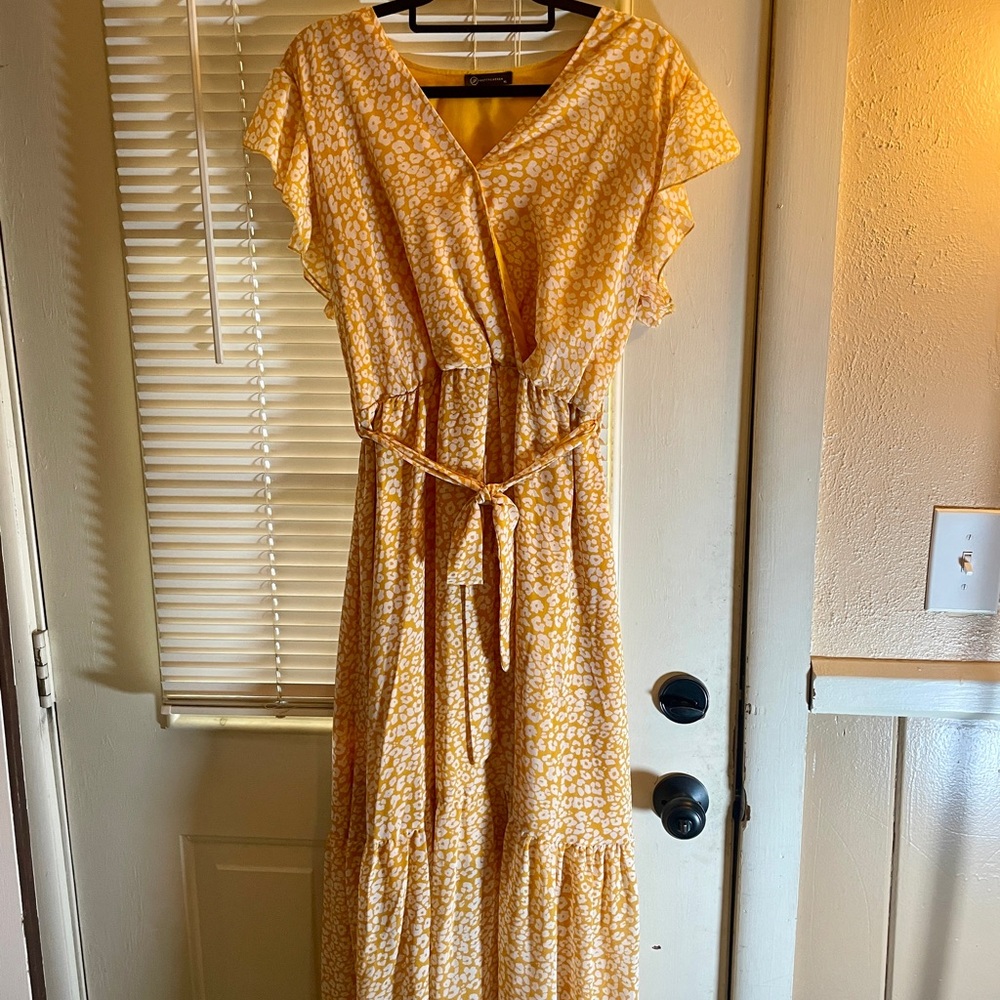 Chic Yellow Floral Maxi Dress
